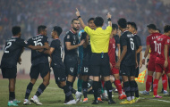 Cầu thủ Indonesia đóng kịch, cài bẫy Văn Hậu bất thành