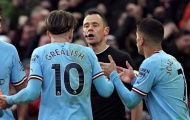Cầu thủ Man City vây trọng tài ở đường hầm sau trận thua MU