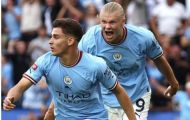 Tiền đạo Man City cởi quần tặng CĐV sau trận thắng Tottenham