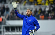 PSG bước vào đàm phán, để người thừa thay Dean Henderson
