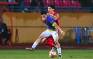 Văn Hậu thi đấu quyết liệt với đồng đội cũ