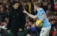 De Bruyne nổi cáu, chỉ mặt HLV Arteta