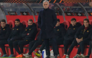 Mourinho bất lực, mím môi sau bàn thua nghiệt ngã