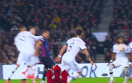 VAR gây tranh cãi trong trận MU hòa Barca