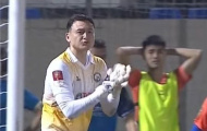 Văn Lâm khiến đối thủ sửng sốt với pha cứu thua xuất sắc