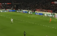 Pha phản lưới hài hước ở Europa League