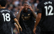 Arsenal tìm thấy 'hòn đá tảng' trong chiến thắng Leicester