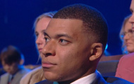 Biểu cảm choáng của Mbappe khi Martinez nhận giải 