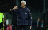 HLV Atalanta ném sandwich vào CĐV Milan