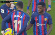 Hai ngôi sao Barca tranh nhau penalty rồi đá hỏng