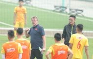HLV Philippe Troussier 'ra chiêu', U23 Việt Nam mệt nhoài giữa trưa nắng