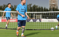 Messi lộ thái độ ở tuyển Argentina hậu World Cup; Sao Chelsea gây chú ý