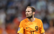 Koeman tạo điều kiện, Daley Blind cán cột mốc khủng