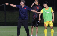 HLV Philippe Troussier 'chỉnh' cầu thủ U23 Việt Nam trước trận gặp UAE