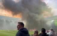 CĐV điên loạn, sân vận động chìm ngập trong khói đen
