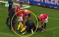 De Gea bị Bruno Fernandes đá dù đang nằm sân