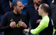 Phản ứng của HLV Tottenham khi bị đuổi