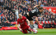 Konate chứng tỏ đẳng cấp trong ngày Van Dijk hóa 'tội đồ'