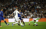 CĐV trầm trồ trước kỹ năng xử lý bóng của HLV Ancelotti