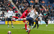 3 key pass, 3 lần tắc bóng, báu vật M.U 'phả hơi nóng' đến Malacia