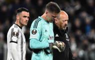 Thủ môn Juventus rời sân trong nước mắt vì vấn đề tim mạch