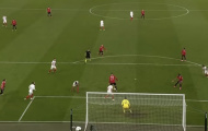 Pha bóng đẩy Weghorst ra xa khỏi Old Trafford