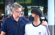 HLV Troussier hỏi han sao trẻ HAGL trong ngày U22 Việt Nam hội quân