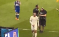 CĐV hô tên Messi, Ronaldo đáp trả bằng hành động tục tĩu