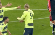 Haaland ăn mừng hụt thẻ đỏ của Upamecano