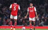 Arsenal hòa đội chót bảng: Run rẩy đấu Man City
