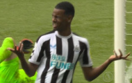 Biểu cảm của cầu thủ Newcastle khi dẫn 5-0 sau 21 phút