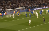 Truyền thông ngỡ ngàng trước pha bỏ lỡ của tiền đạo Leeds