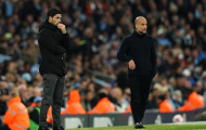 Chỉ 1 thay đổi, Pep thể hiện đẳng cấp khác biệt với Arteta