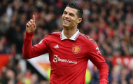 CHOÁNG! M.U phát hiện một cầu thủ sợ Ronaldo, phải liên tục chuyền bóng