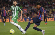 Xavi trình làng 'thần đồng' trong chiến thắng 4 sao
