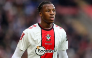 Hậu vệ 17 triệu khiến Arsenal đấu đá với Liverpool