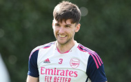 Hậu vệ Arsenal đắt hàng trên TTCN