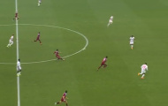 Cựu sao Arsenal lập siêu phẩm gây choáng