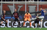 Nữ trọng tài quyến rũ cổ vũ AC Milan 'đốt mắt' người xem