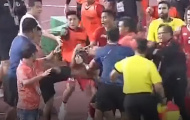 Cận cảnh U22 Indonesia và Thái Lan đấm nhau, một người nhập viện