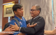 Trợ lý HLV Thái Lan khóc khi đến xin lỗi Trưởng đoàn Indonesia