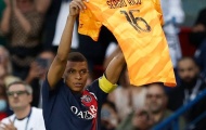 Mbappe bị chỉ trích vì không nhường phạt đền cho Messi
