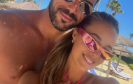 Vợ Pelle chia sẻ cách mặc bikini khiến NHM phát sốt