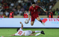 Văn Hậu né hai cú xoạc liên tiếp của cầu thủ Syria