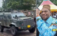 Mbappe được xe bọc thép bảo vệ ở Cameroon