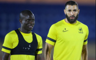 Biểu cảm của Benzema khi chạm mặt Kante