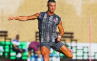 Ronaldo khoe cơ bắp sau kỳ nghỉ hè