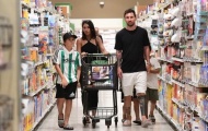 Messi làm ‘người thường’, thoải mái đi siêu thị cùng vợ con ở Mỹ