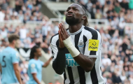 HLV Howe xác nhận, Newcastle chia tay 'cỗ máy rê bóng'