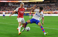 Nhà Kroenke khiến trận Arsenal - Barca bị hoãn nửa tiếng